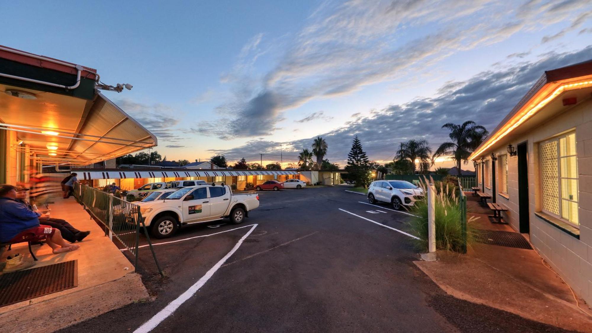 Golden Peak Motel Peakhill Peak Hill エクステリア 写真