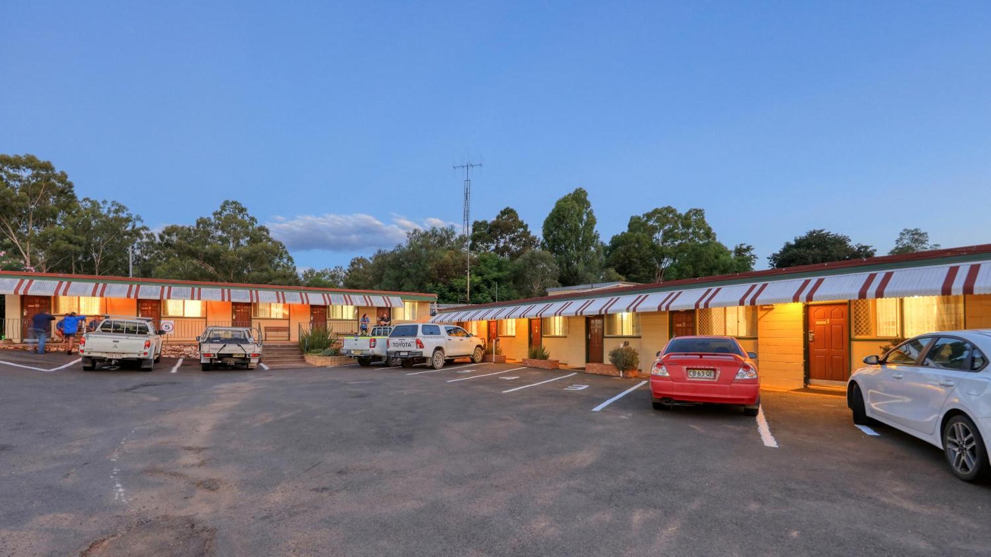 Golden Peak Motel Peakhill Peak Hill エクステリア 写真